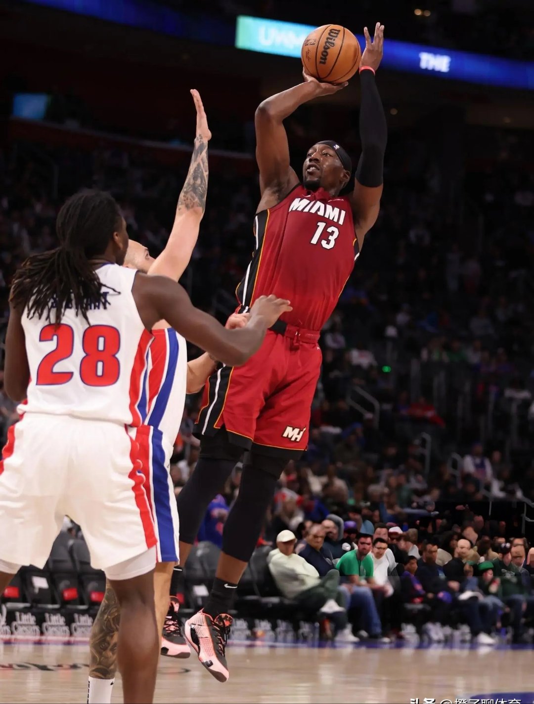 赛地聚焦：NBA季后赛集结日热度飙升；上海海港状态回暖；悬念犹存；细节决定成败