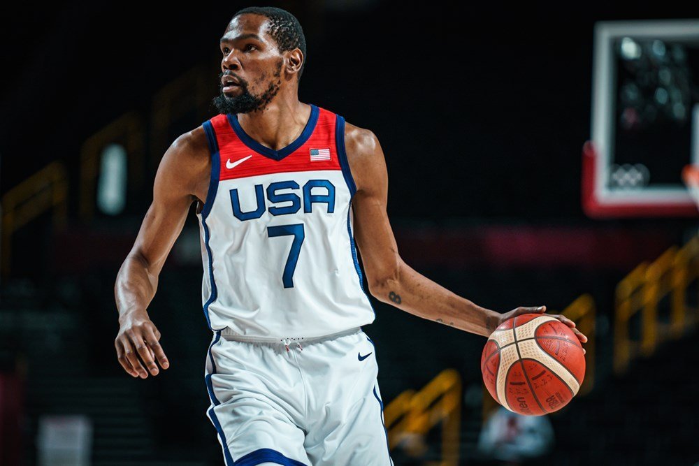 巴塞罗那内部会议纪要流出：赛前迎来里程碑，CBA常规赛使命明确，轮换策略成焦点